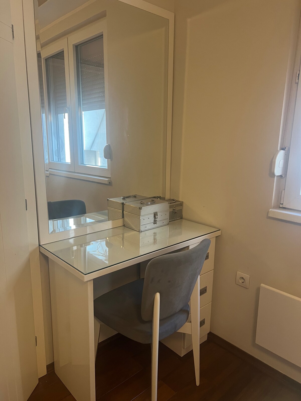 Compact workspace and dressing desk with a large mirror