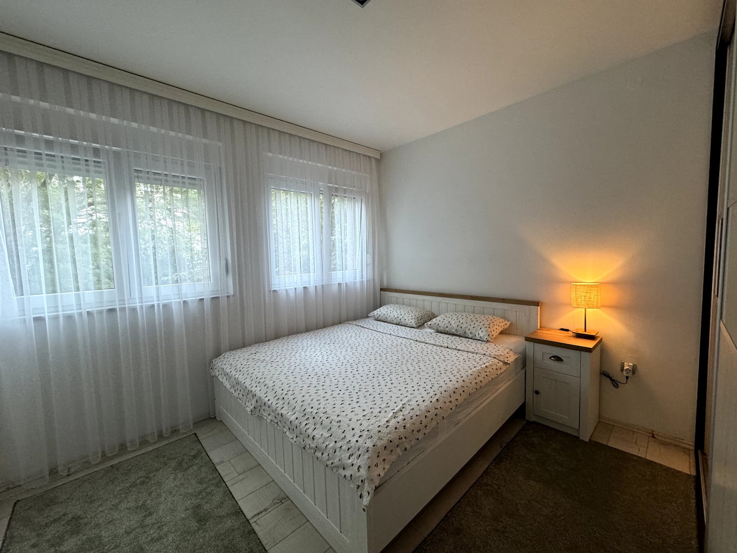 Bedroom with a king-size bed and bedside lamp